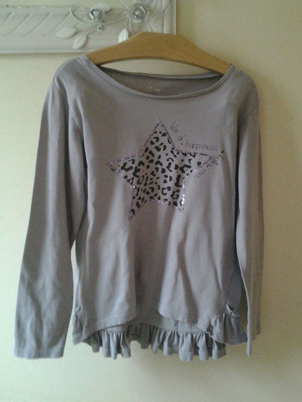 T-SHIRT GEMO taille 8ans fille 
Tr&egrave;s bon &eacute;tat Vêtements enfants