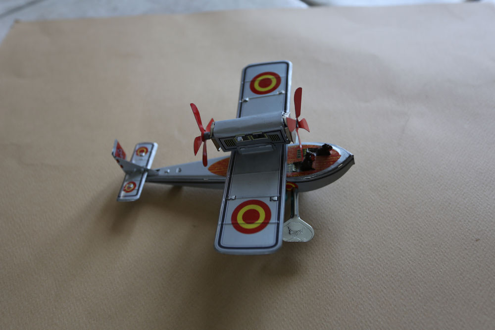 Hydravion miniature en t&ocirc;le &agrave; ressort de marque Cable Jeux / jouets