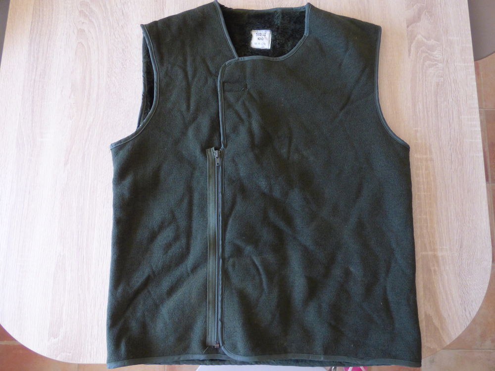 V&ecirc;tements militaires Vêtements