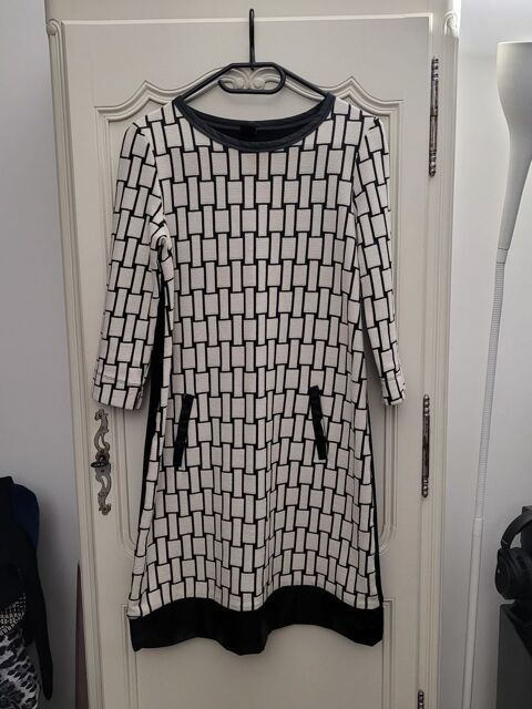 Robe  blanche et noir MISS MISS 
Taille38 60 Vincennes (94)
