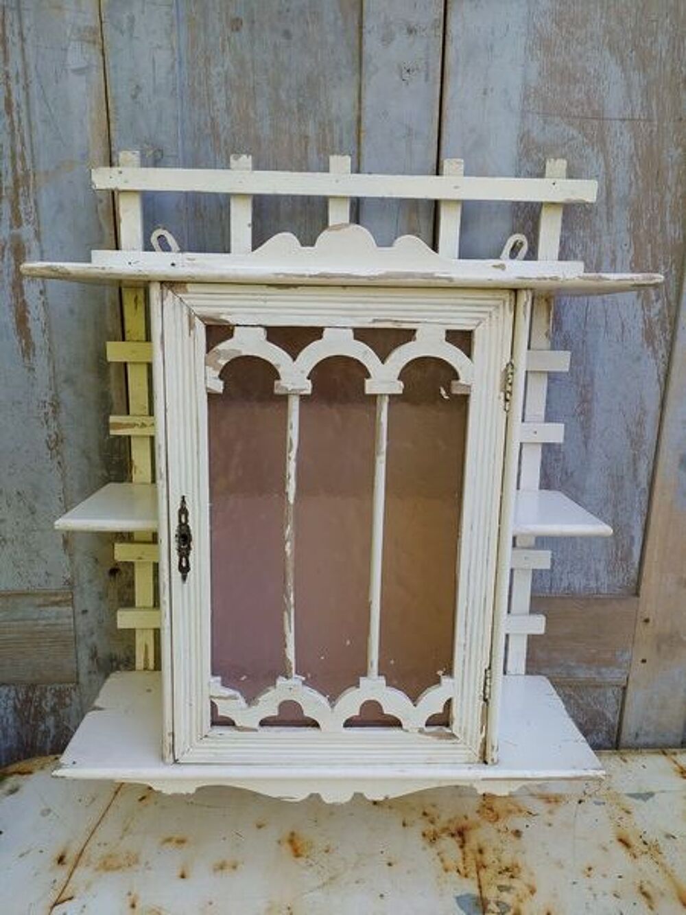 Armoire Murale Vitr&eacute;e Style Art Nouveau 
Meubles