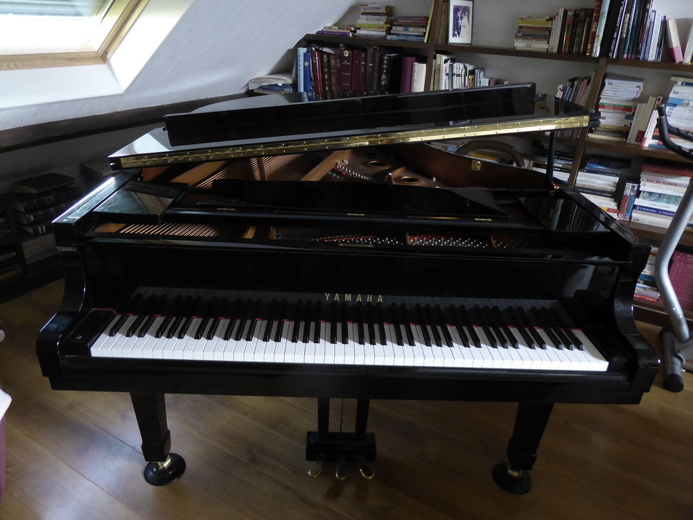 d' un piano &agrave; queue Yamaha C3 studio Instruments de musique