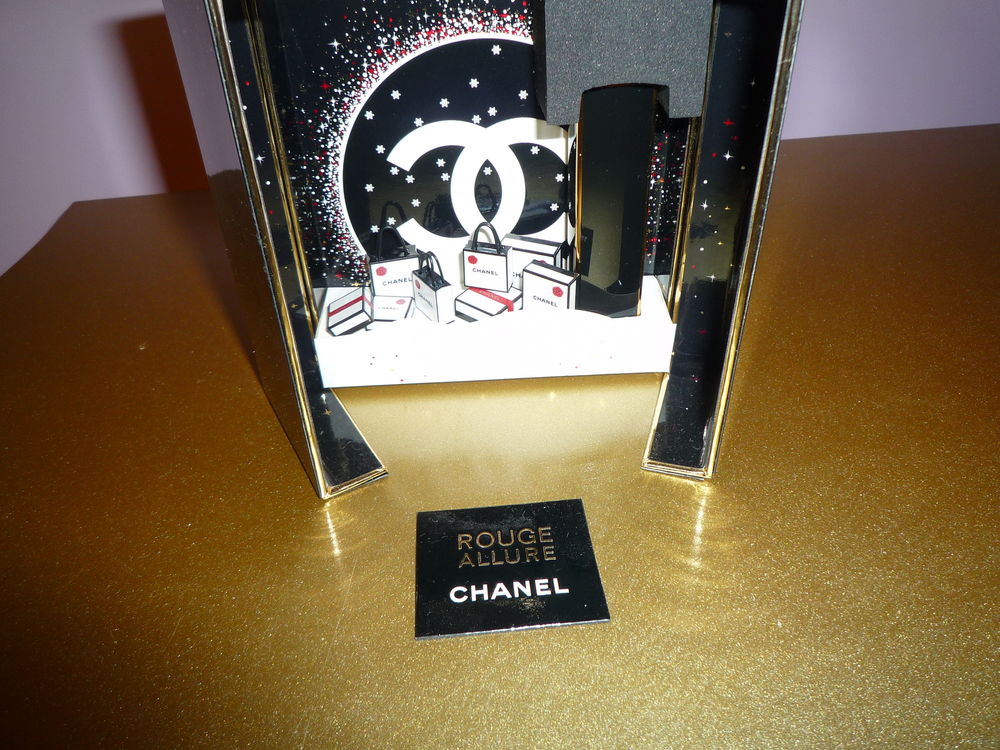ECRIN ROUGE A LEVRES CHANEL NEUF ET EMBALLE 