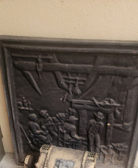 Plaque fonte dcorative Scne en Relief,fond de chemine 40 Civens (42)