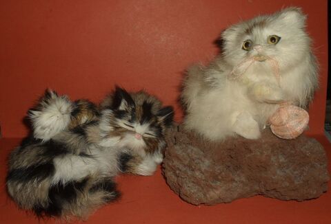 Lot de figurines  2 chats et un chaton. 25 Montreuil (93)