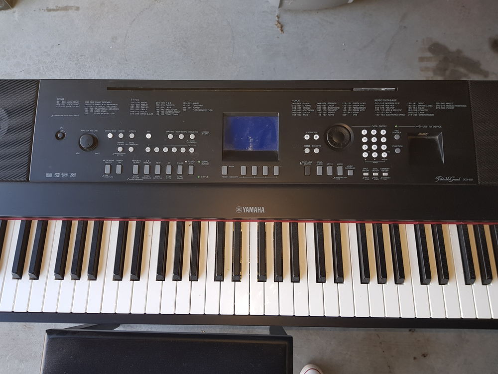 Piano num&eacute;rique yamaha DGX650 Instruments de musique
