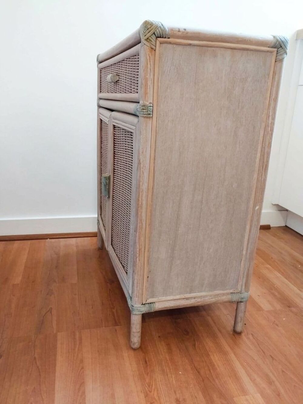 Joli meuble vintage Pier Import - 1988/1989 -Cannage Meubles