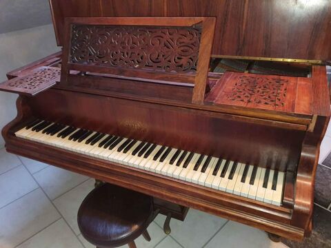 Piano ERARD demi-queue Numéroté 690 Moyenmoutier (88)