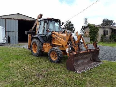 Tractopelle CASE 580SUPER LE 16000 31310 Lapeyr�re