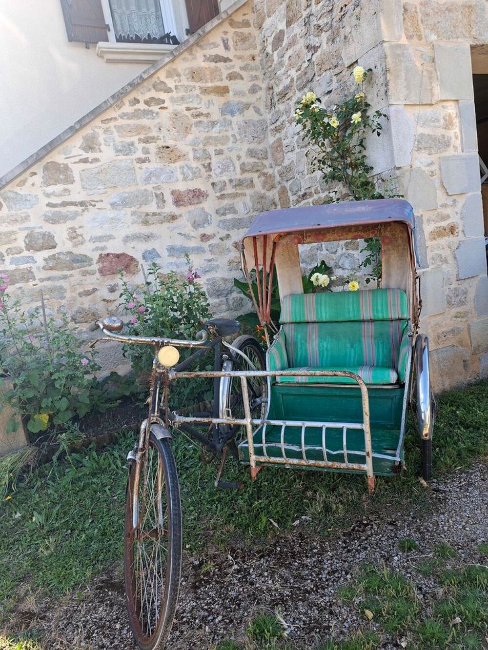 Triporteur ancien cabine passager 