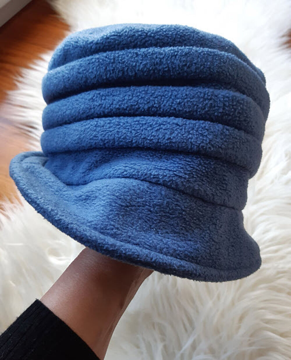 Chapeau bleu doubl&eacute; matelass&eacute; noir taille 57 Vtements