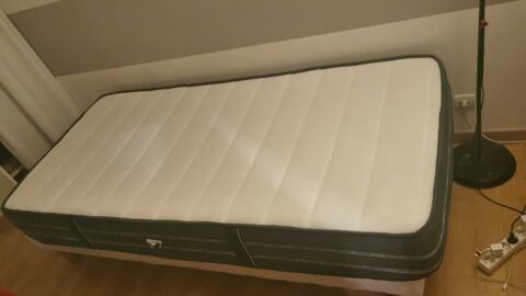 Matelas + Sommier quasi-neuf 90x190cm 100 Vitry-sur-Seine (94)