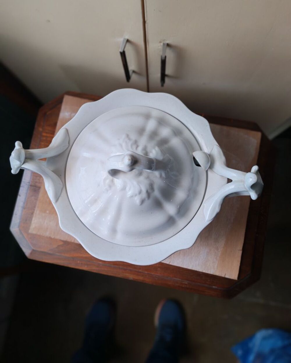 Cette pi&egrave;ce est une superbe soupi&egrave;re ancienne en fa&iuml;ence bla Décoration