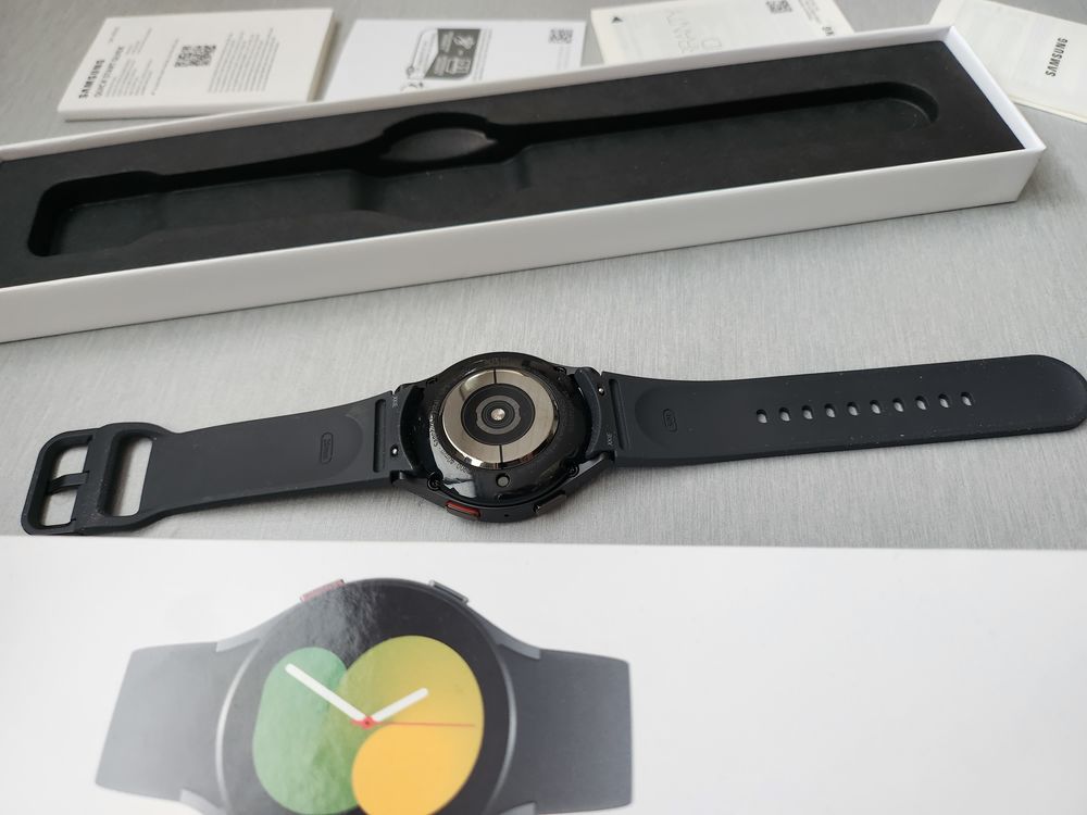 Montre connect&eacute;e neuve Samsung Galaxy Watch 5 Téléphones et tablettes