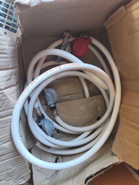 Lot de 5 détendeur et 5 tuyaux de gaz 0 Lanne (65)