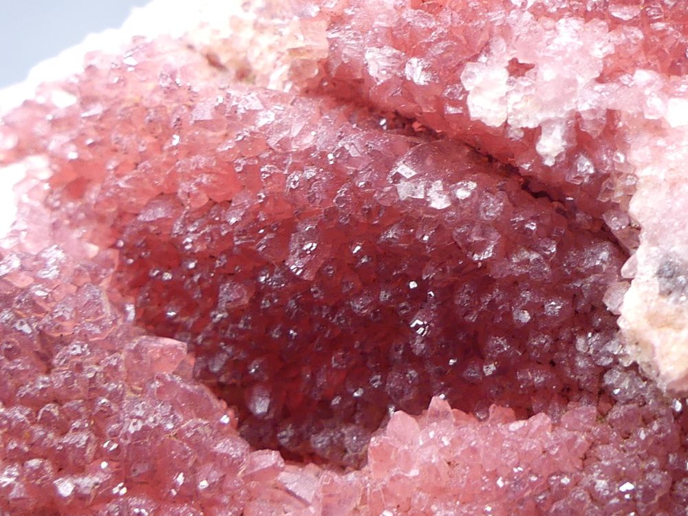 Rhodochrosite &amp; Manganite , Moanda , Haut-Ogoou&eacute; , Gabon 