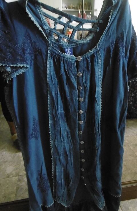 Robe bleue d'été avec manches dentelles 14 Villars-les-Dombes (01)