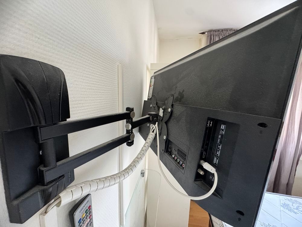 TV LG 112 cm Tr&egrave;s bon &eacute;tat avec support mural Photos/Video/TV