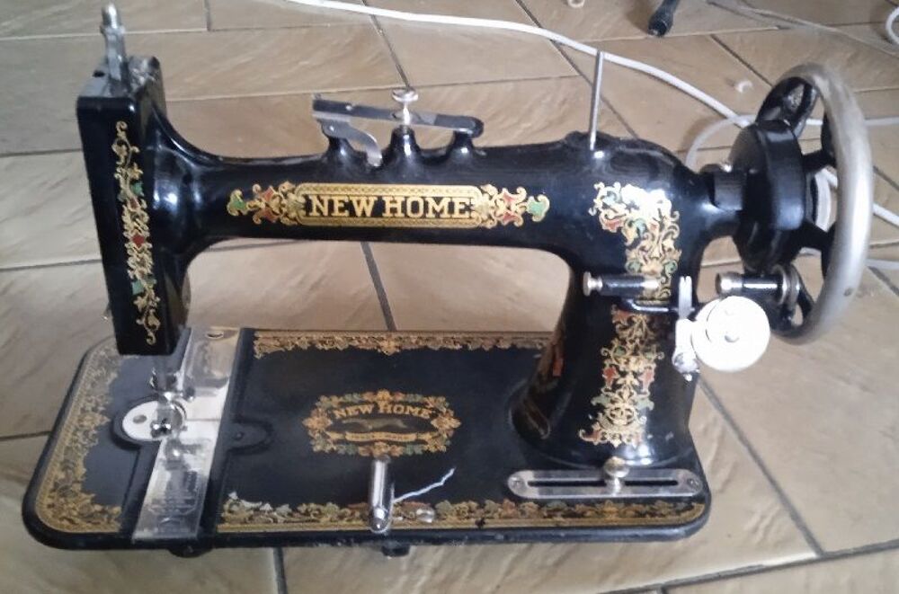 Machine a coudre vintage NEW HOME 