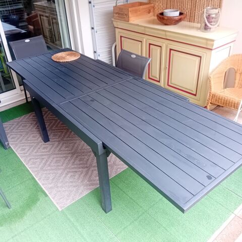 Table extérieur extensible 6 à 10 places, grise 120 La Valette-du-Var (83)