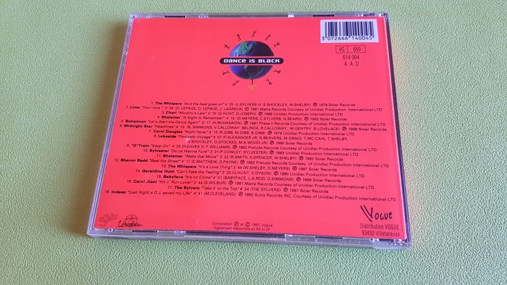 DANCE IS BLACK CD et vinyles