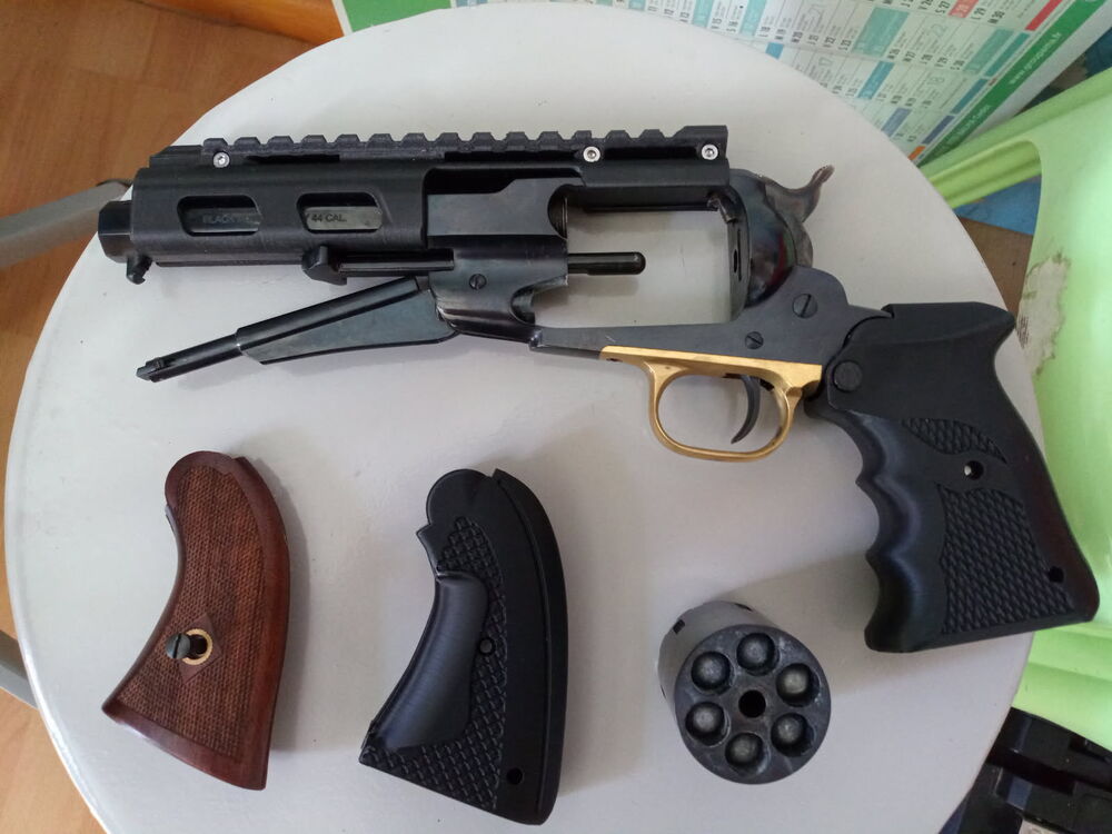 replique r&eacute;volver 6 coups poudre noire Remington sh&eacute;rrif 