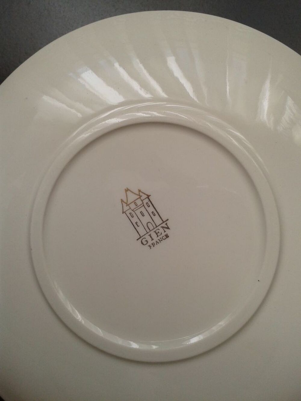 Assiette en GIEN &quot;petit courrier des dames&quot; ann&eacute;es 50 