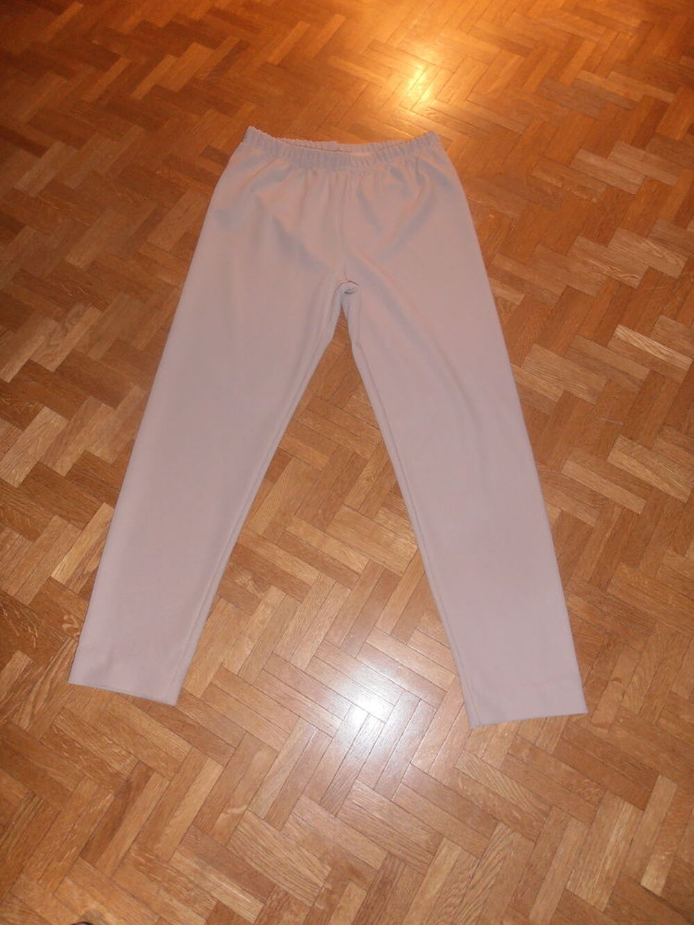 Cale&ccedil;on beige Vêtements