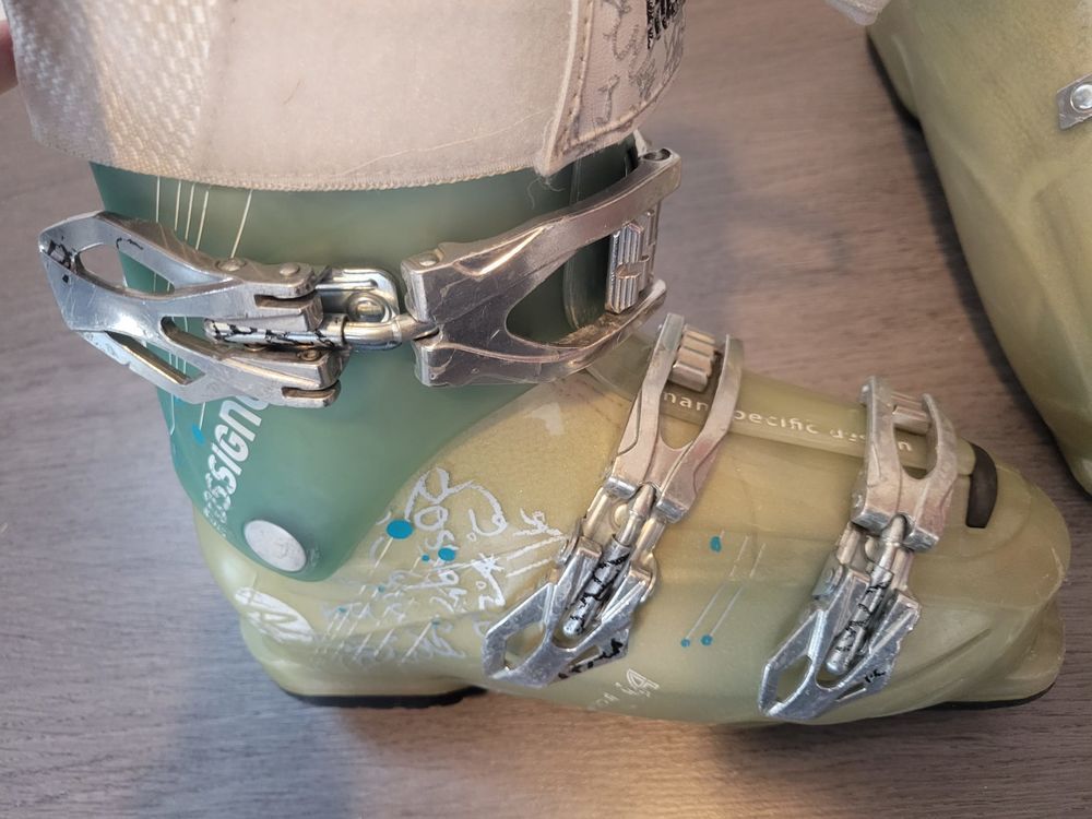 Chaussures de ski femmes ? Pointure 39 ? Quasi neuves Sports