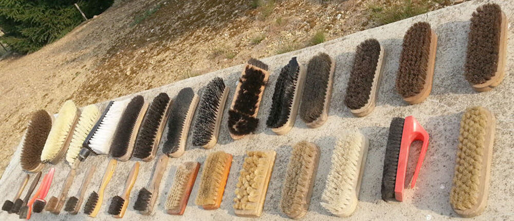 30 petites brosses en bon &eacute;tat 