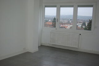  Appartement à louer 3 pièces 84 m²