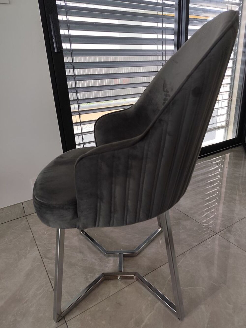 Table et 6 chaises Meubles