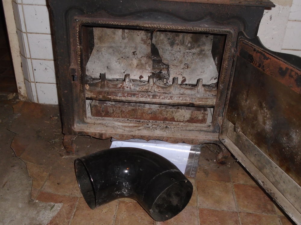 Po&ecirc;le &agrave; bois. Meubles