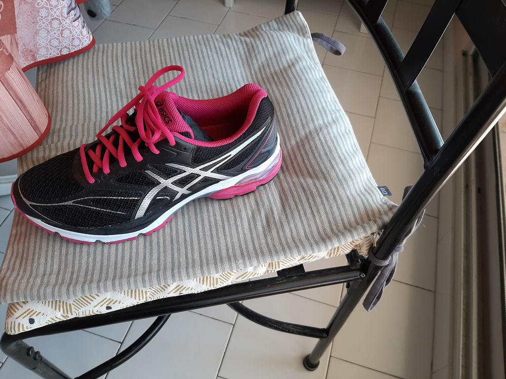 Baskets femme marque Asics Chaussures