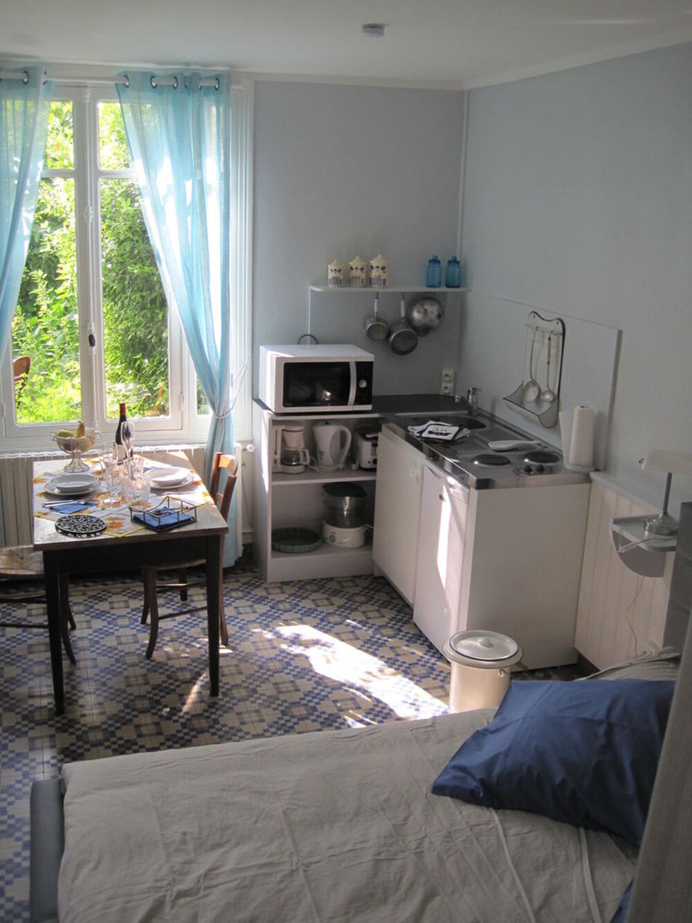 Location Appartement Loches: meublé, calme, tous services, idéal pour télétravail Loches