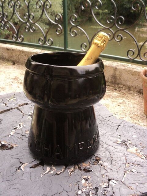 Seau � Champagne Bouchon Verre Moul� Noir 1970. 80 Loches (37)