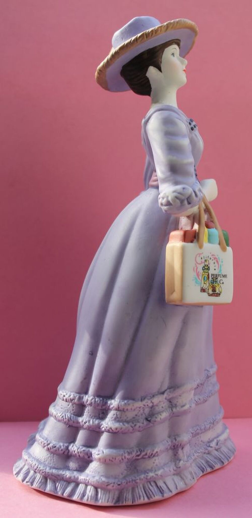Figurine porcelaine "Miss Albee la fille aux parapluie" Avon 