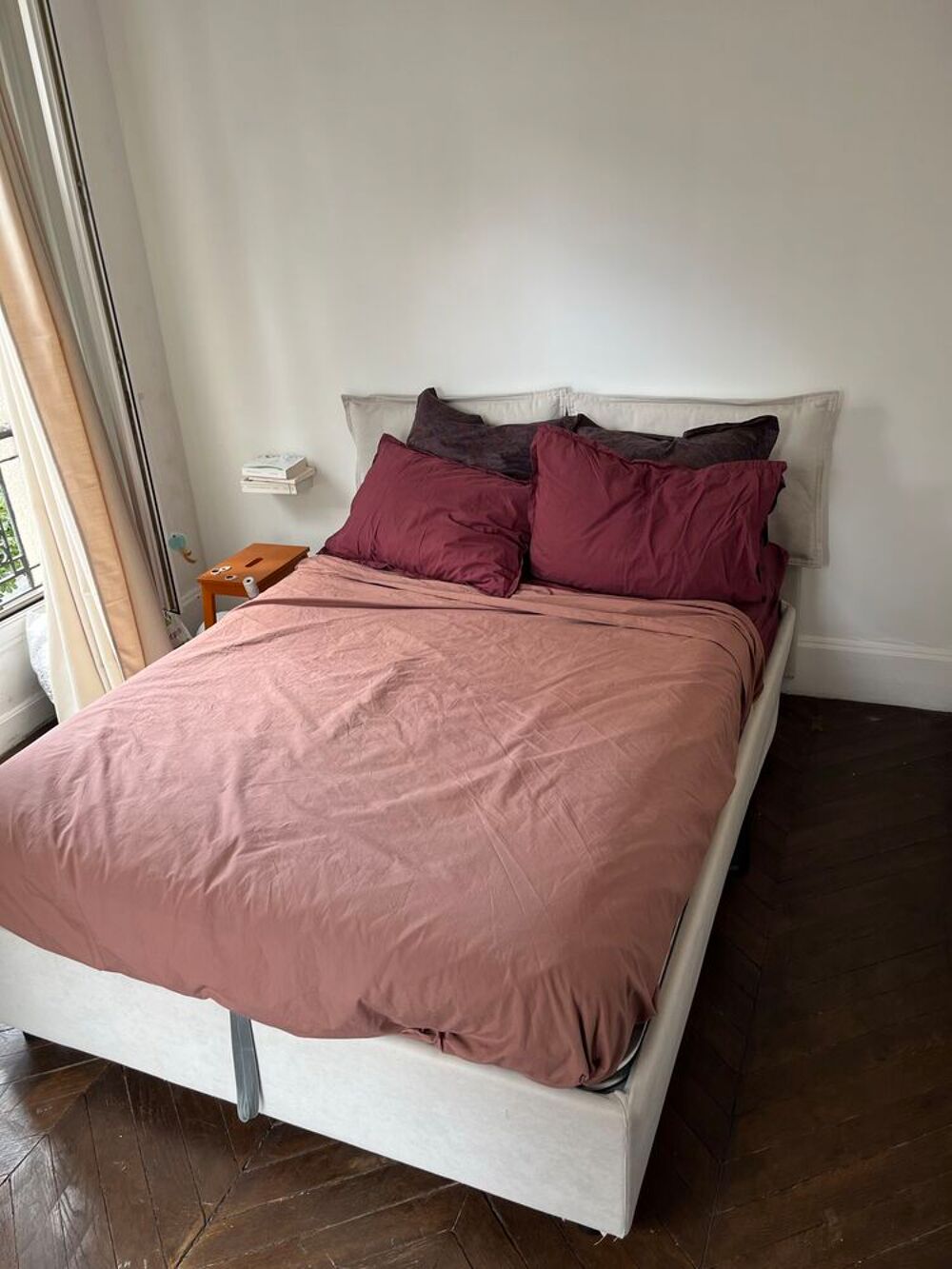 Lit coffre avec sommier relevable et t&ecirc;te de lit en tissu beige - 140x 190 Meubles