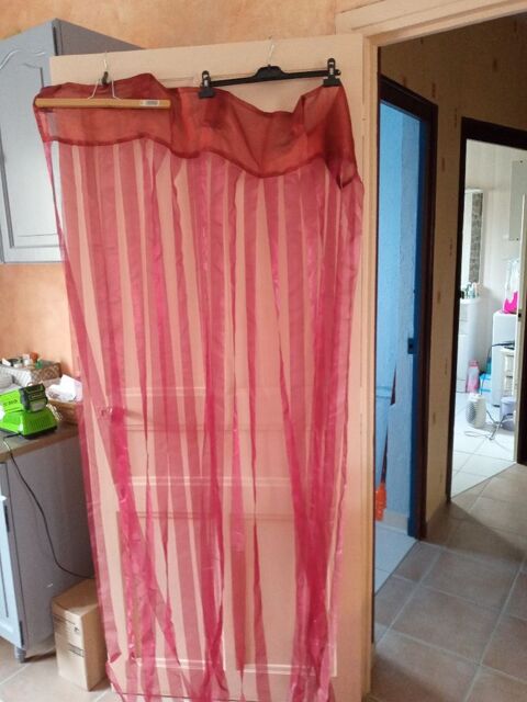 trs beaux rideaux en organza 25 Saint-Marcel (71)