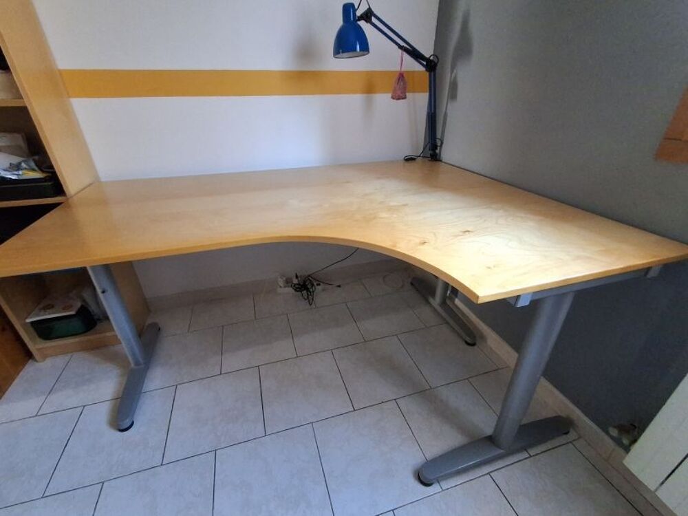 Bureau avec plateau incurv&eacute; Meubles