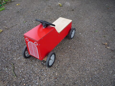 Voiture à pédale/ à pousser, en bois 25 Castres (81)