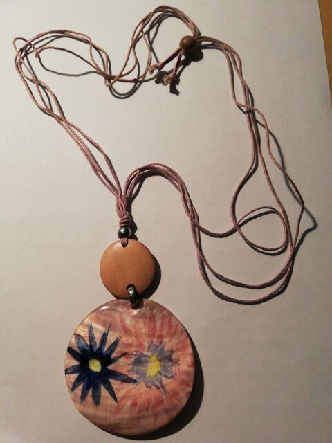 COLLIER/ nacre fleurs peintes à la main vernissé 12 Écuisses (71)