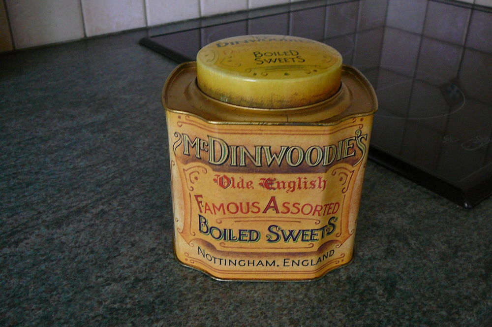 2 BOITES METALLIQUES VINTAGE - Tr&egrave;s Bon Etat Cuisine