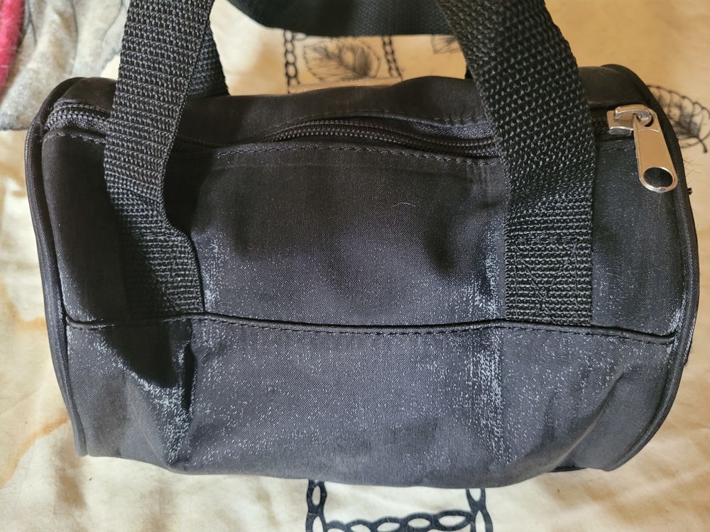 Petit sac type baluchon Vida Paris noir Maroquinerie