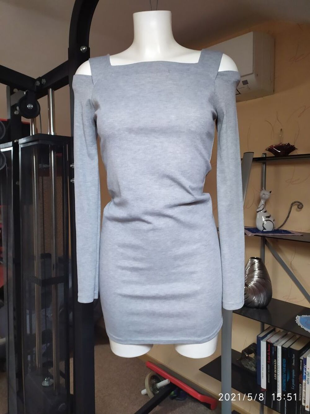 robe grise &eacute;paules nues Vêtements