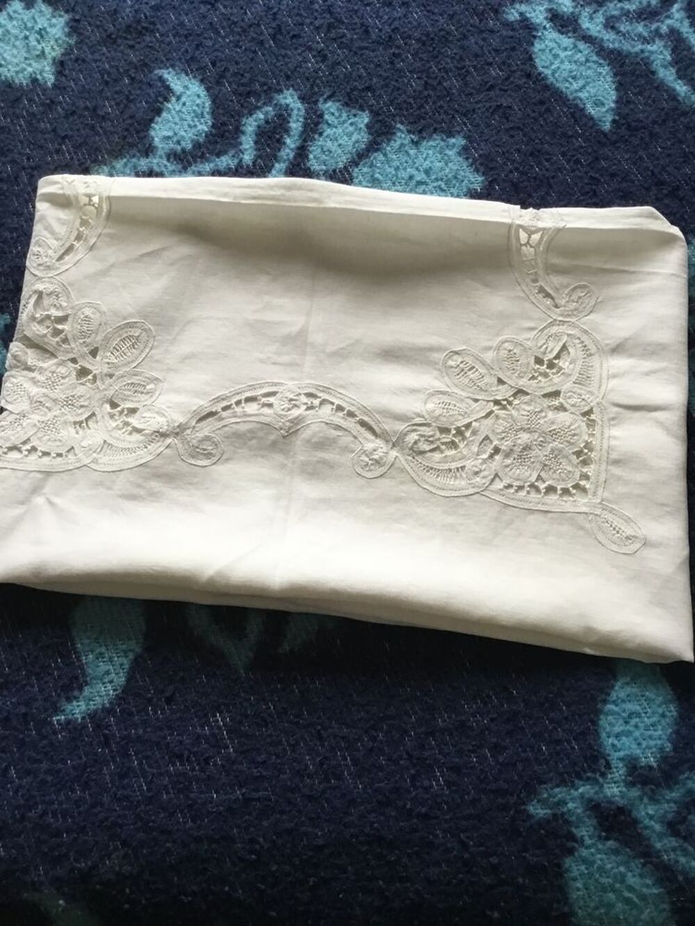 Nappe avec appliques en dentelle et ses serviettes Bon &eacute;tat Décoration