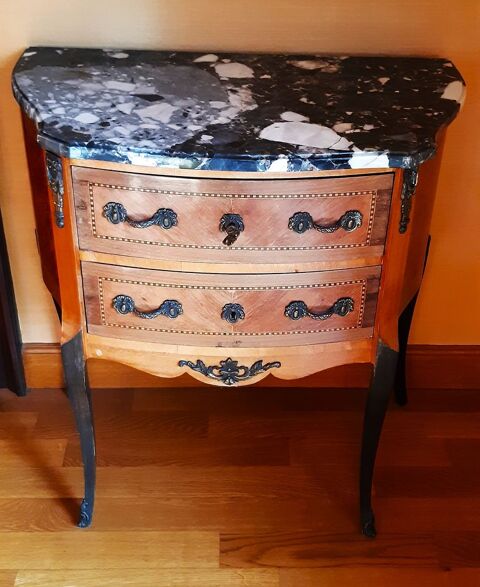 Petite commode Louis XV en marqueterie  2 tiroirs vers 1950 450 Thionville (57)