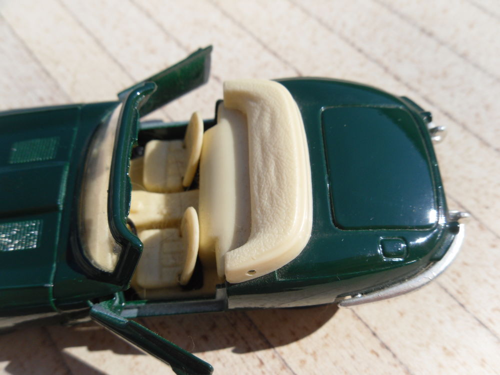 Jaguar Cabriolet Vintage, M&eacute;tal, 12 cm, Etat Neuf Jeux / jouets