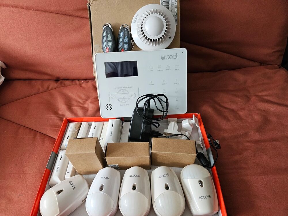 Kit alarme sans fil avec d&eacute;tecteurs et t&eacute;l&eacute;commandes Matériel informatique