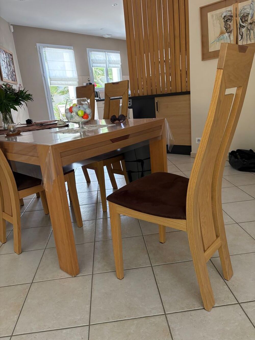 Table de salle &agrave; manger et 6 chaises Meubles